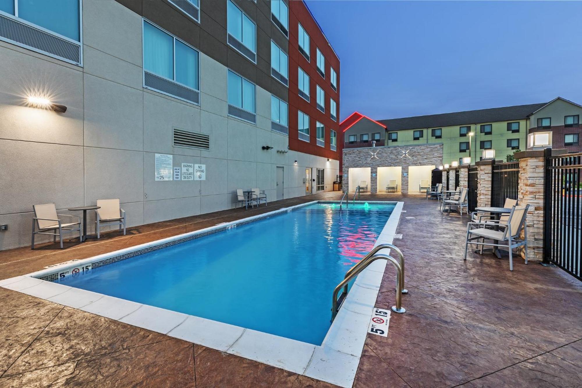 Express & - Tulsa Northeast - By Ihg Hotel 3*